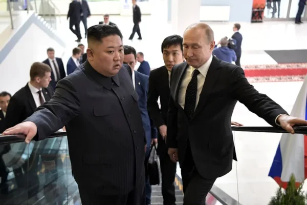 Aliații s-au pus pe Putin. Îi sechestrează navele cu petrol și armele trimise de Kim Jong-un