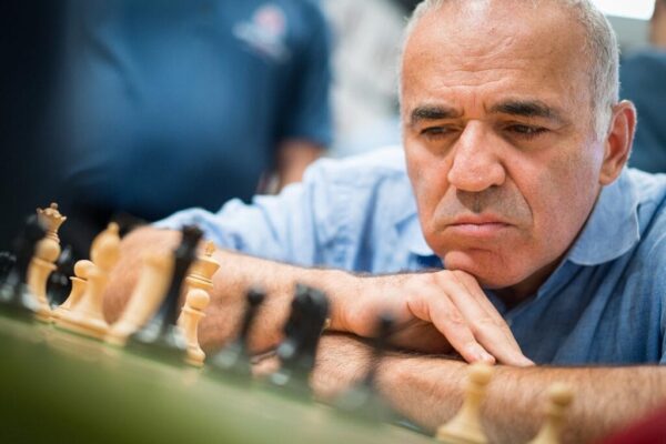 Garry Kasparov: Riscul real e ca România să se alăture statelor paria