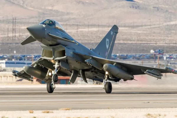 Băncile creditează mașina de război cu 27 miliarde €. Bani pentru avioane Typhoon și tancuri Leopard