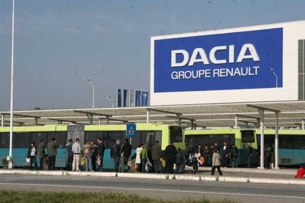 Renault anunță reorganizarea echipei de conducere și noi numiri în structura globală