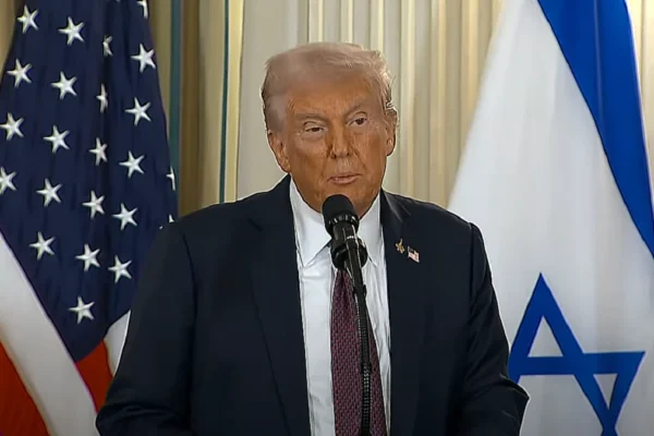 Trump a ajuns în Israel, înainte de summitul din Egipt