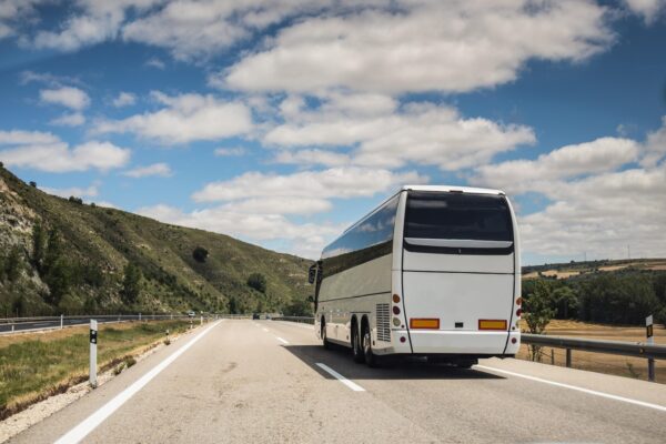 Zeci de elevi români aflați într-o excursie în Franța au fost prădați de hoți