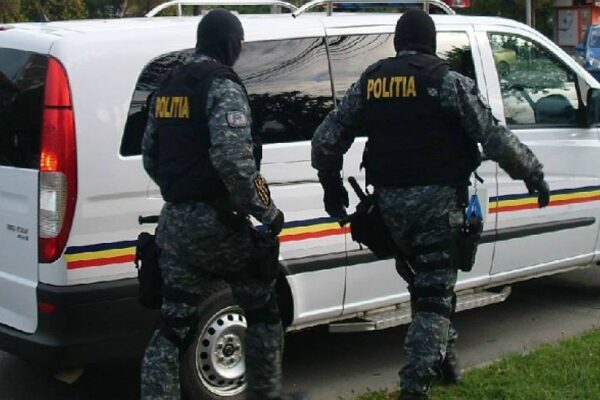 Cinci polițiști din Arad, condamnați la închisoare pentru mită la permise