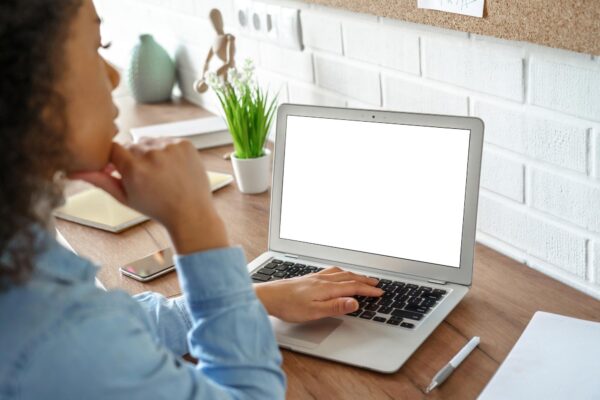 Ce dimensiune a ecranului este potrivită pentru un laptop
