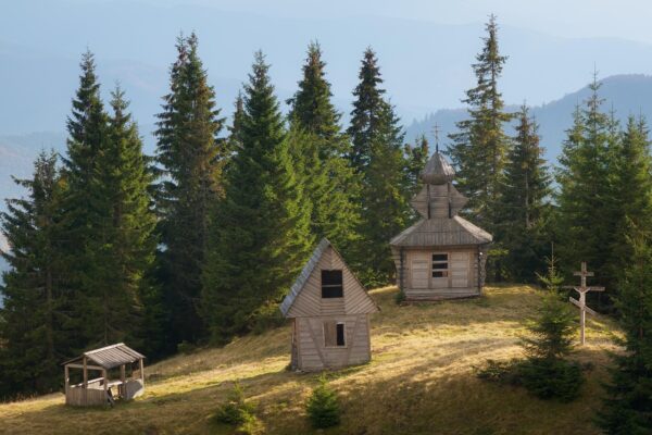 Maramureș într-o vacanță tihnită: sate, biserici de lemn și peisaje de descoperit